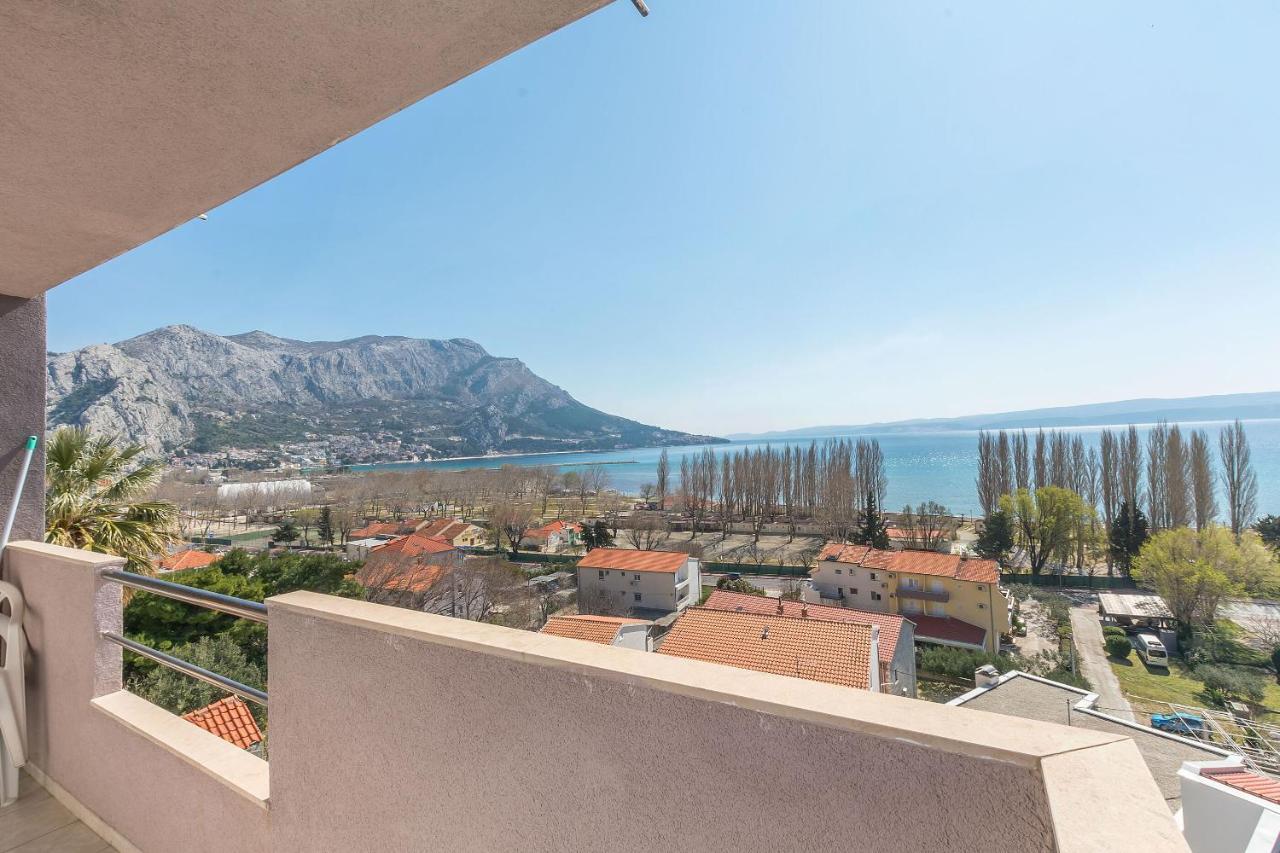 Apartments Ana Omiš Exteriör bild